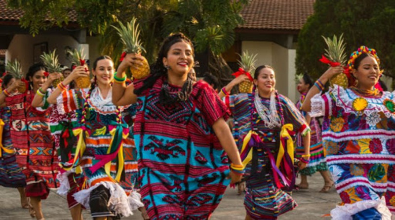 Baile de la Flor de Piña (Oaxaca) - Journeys Mx